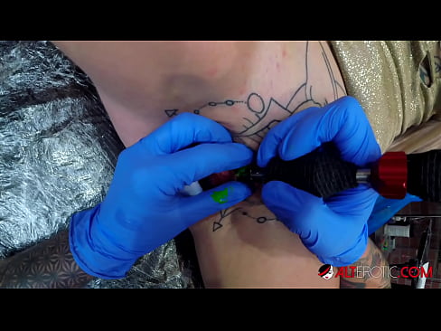 ❤️ Extrem tätowierte Hottie Sully Savage hat ein Tattoo auf ihrer Klitoris ❤❌ Sex video bei uns de.sexeey.ru ❌️❤