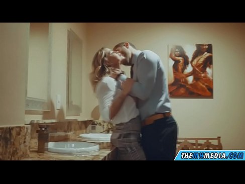 ❤️ Wenn eine vollbusige Blondine dich in einer öffentlichen Toilette verführt ❤❌ Sex video bei uns de.sexeey.ru ❌️❤
